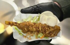 Kipdijsaté spies Foodtruck Renault master streetfood XL